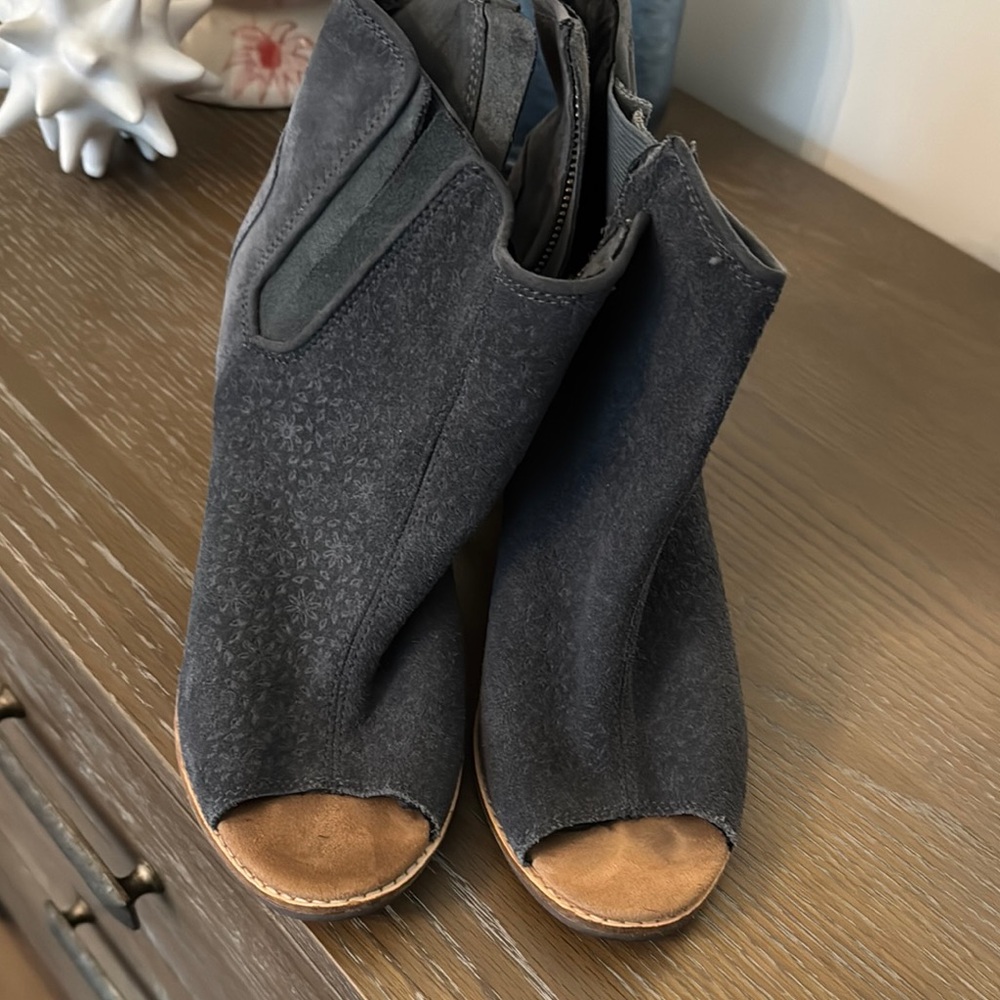 Toms Women's dark gray  Peep-Toe Ankle Boots